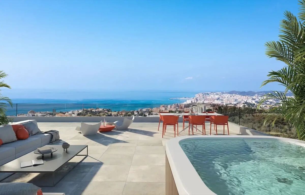 3 bedroom Penthouse for sale in Benalmadena with pool garage - € 1,450,000 (Ref: 8575435)