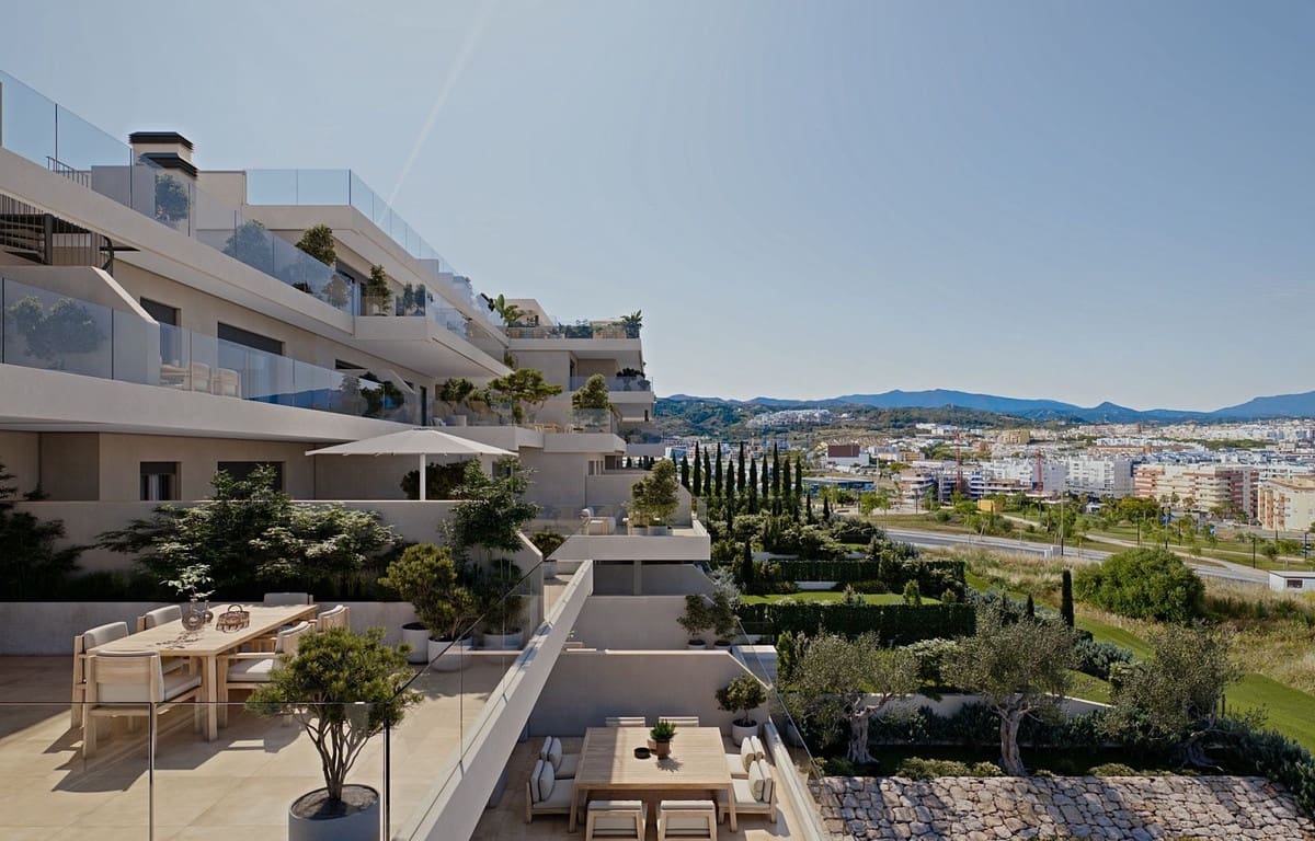 2 bedroom Apartment for sale in Estepona with pool garage - € 600,000 (Ref: 8607387)