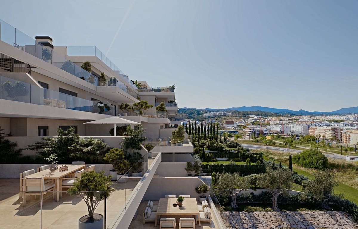 2 bedroom Apartment for sale in Estepona with pool garage - € 600,000 (Ref: 8607387)