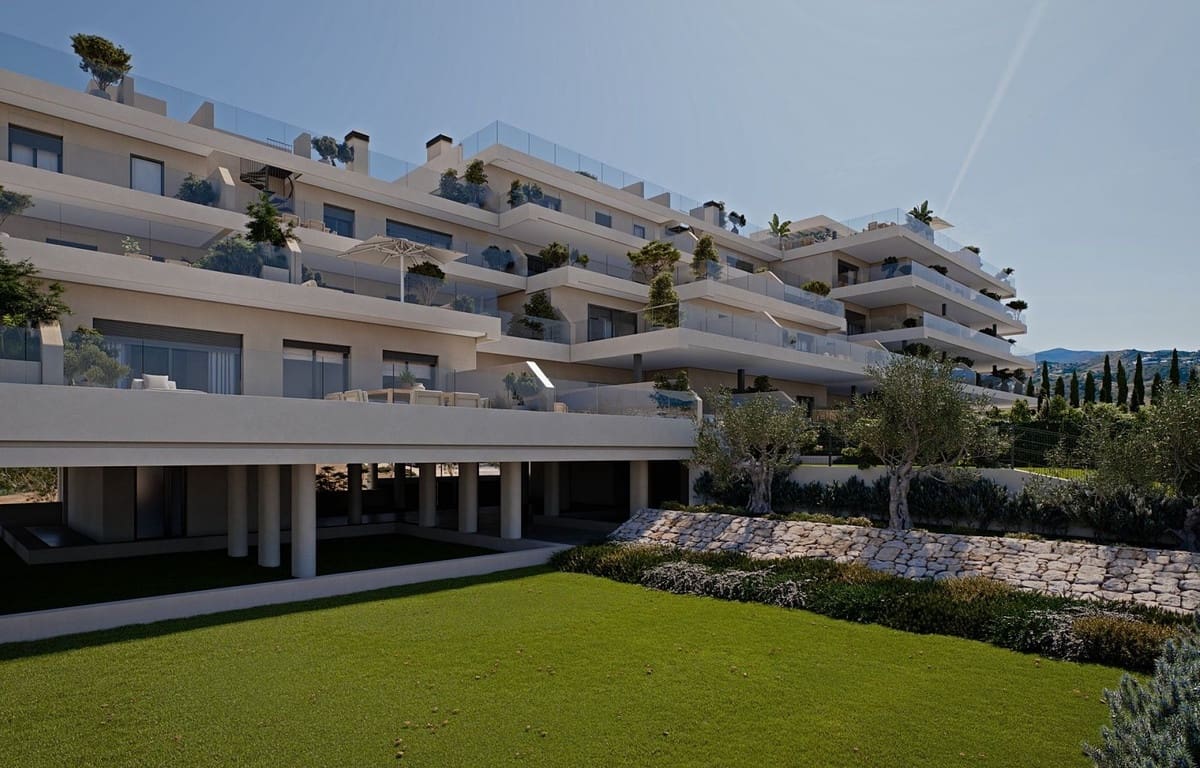 2 bedroom Apartment for sale in Estepona with pool garage - € 600,000 (Ref: 8607387)