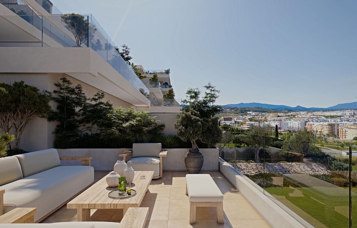 2 bedroom Apartment for sale in Estepona with pool garage - € 600,000 (Ref: 8607387)