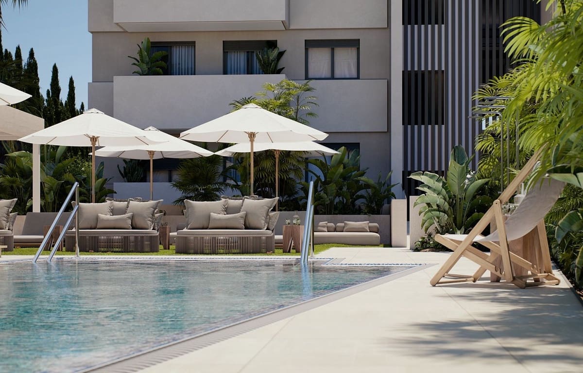 2 bedroom Apartment for sale in Estepona with pool garage - € 600,000 (Ref: 8607387)