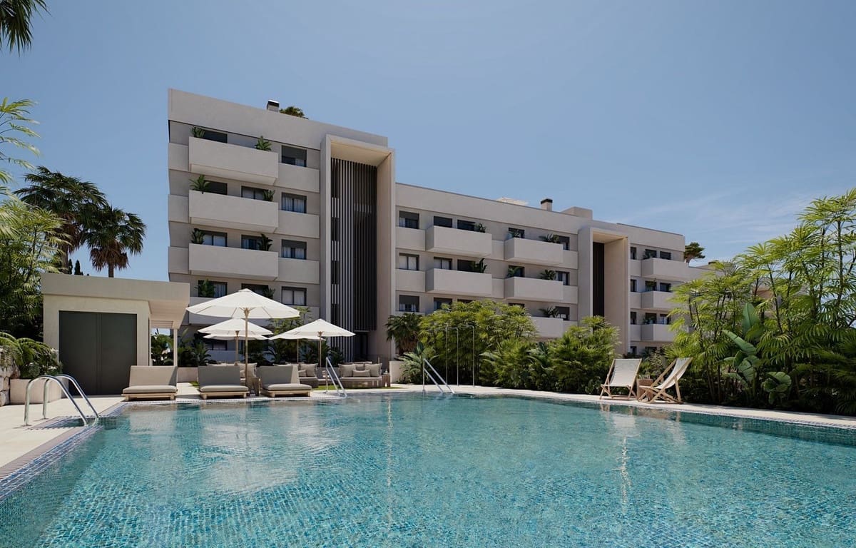 2 bedroom Apartment for sale in Estepona with pool garage - € 600,000 (Ref: 8607387)