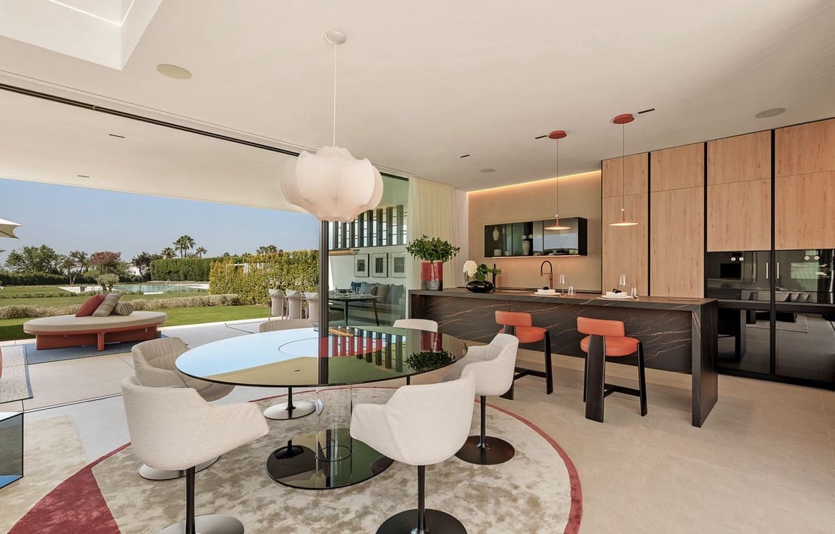 4 bedroom Villa for sale in Golden Mile with pool garage - € 7,500,000 (Ref: 8626062)