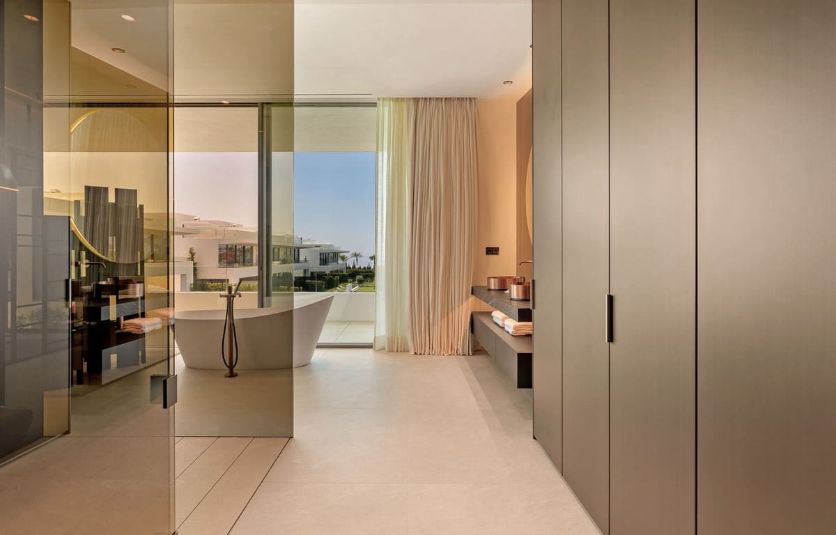 4 bedroom Villa for sale in Golden Mile with pool garage - € 7,500,000 (Ref: 8626062)