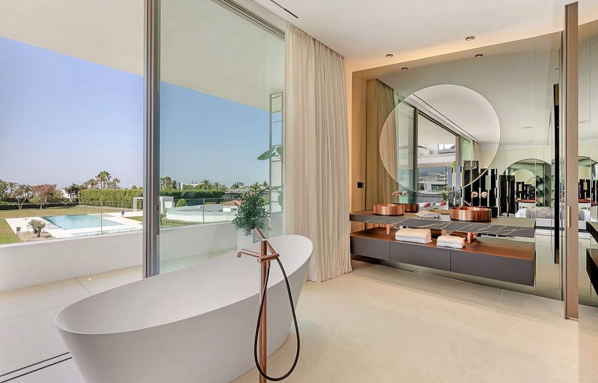 4 bedroom Villa for sale in Golden Mile with pool garage - € 7,500,000 (Ref: 8626062)