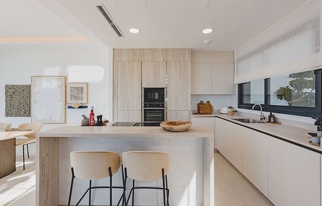 4 soveværelse Semi-Rækkehus til salg i Marbella med swimmingpool garage - € 1.295.000 (Ref: 8834910)