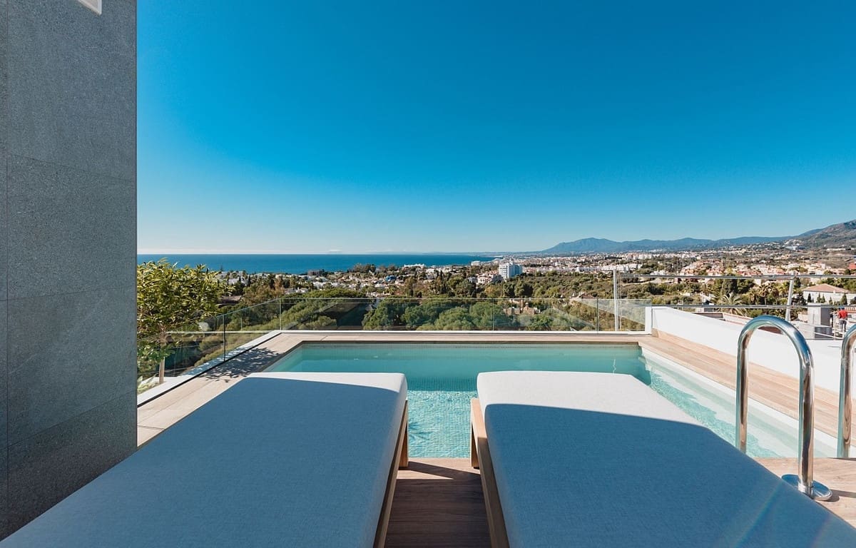 Pareado de 4 habitaciones en Marbella en venta con piscina garaje - 1.295.000 € (Ref: 8834910)