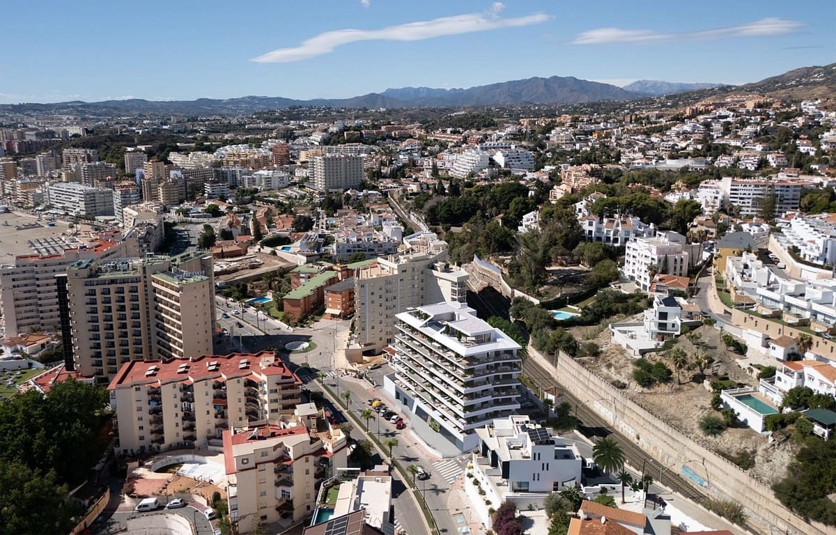 2 Zimmer Apartment zu verkaufen in Fuengirola mit Pool Garage - 490.000 € (Ref: 8837997)