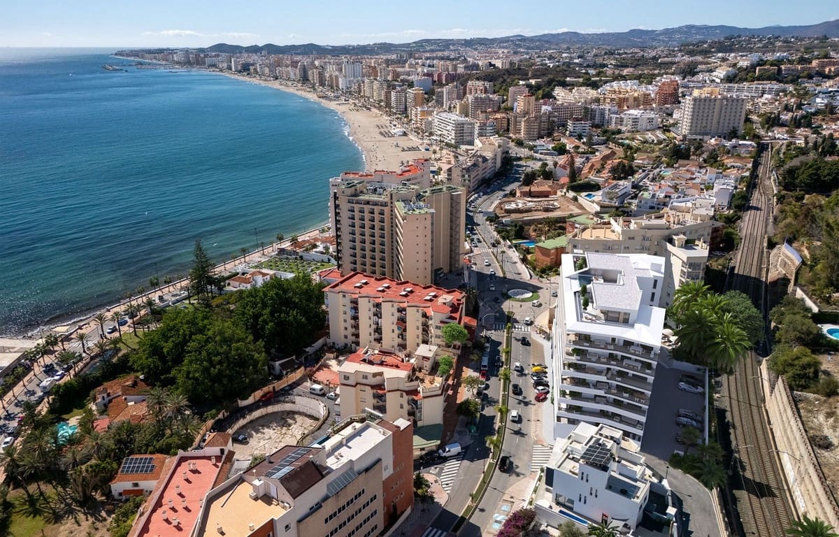 2 Zimmer Apartment zu verkaufen in Fuengirola mit Pool Garage - 490.000 € (Ref: 8837997)