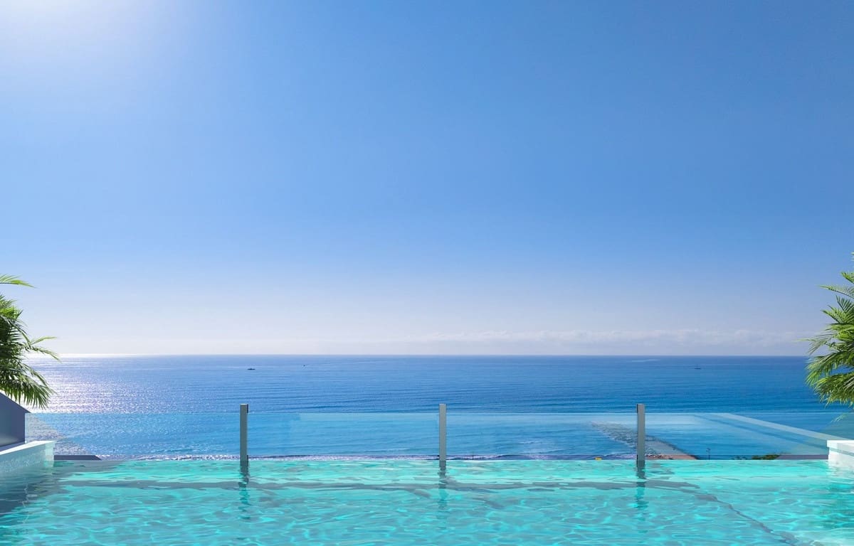 2 bedroom Apartment for sale in Fuengirola with pool garage - € 520,000 (Ref: 8837997)