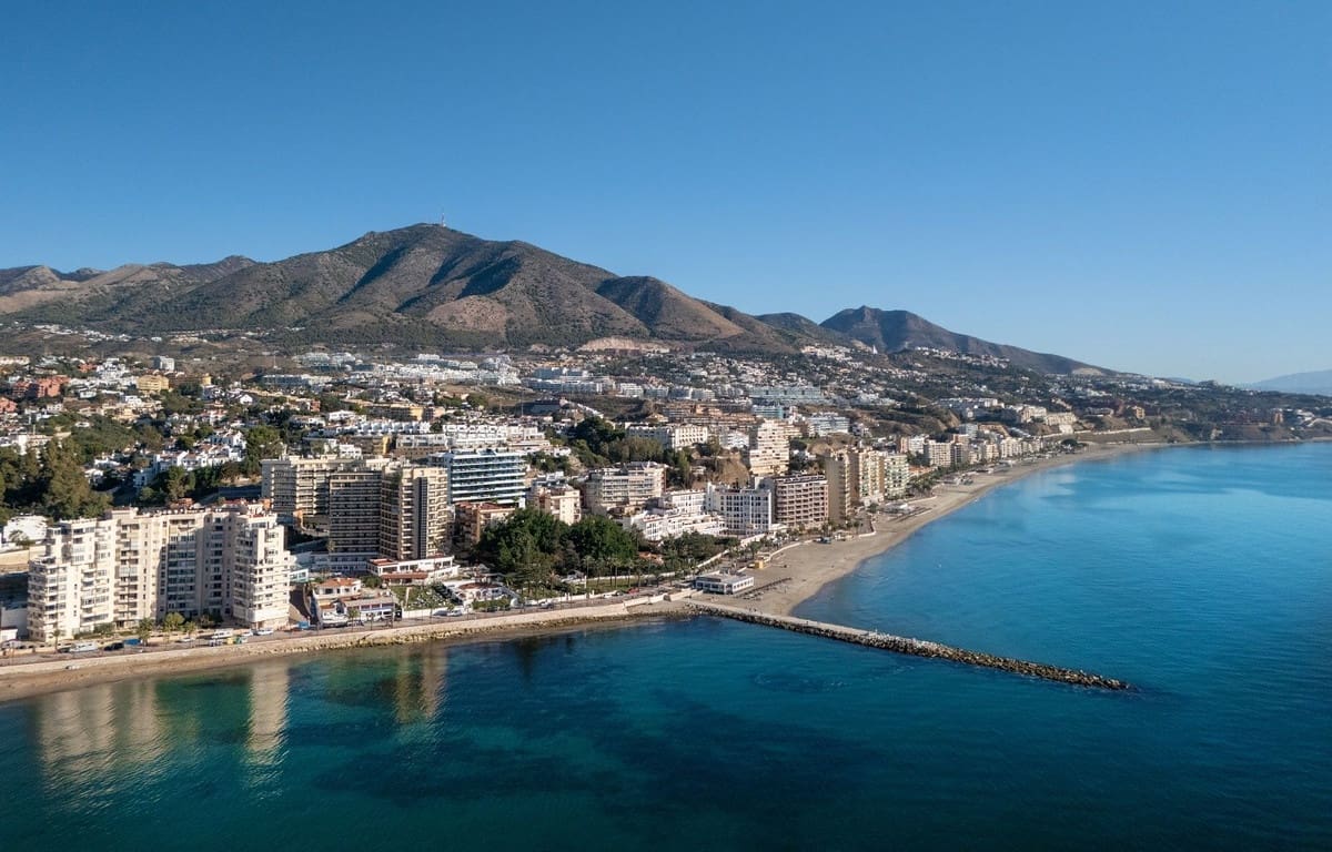 2 bedroom Apartment for sale in Fuengirola with pool garage - € 520,000 (Ref: 8837997)