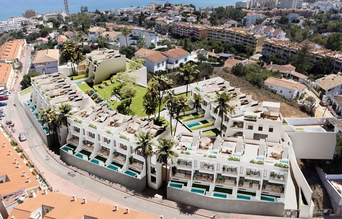 3 soverom Kjedet enebolig til salgs i Fuengirola med svømmebasseng garasje - € 590 000 (Ref: 8838066)