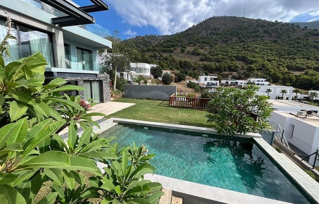 4 makuuhuone Huvila myytävänä paikassa Mijas Costa, Mijas - 1 600 000 € (Ref: 8852000)