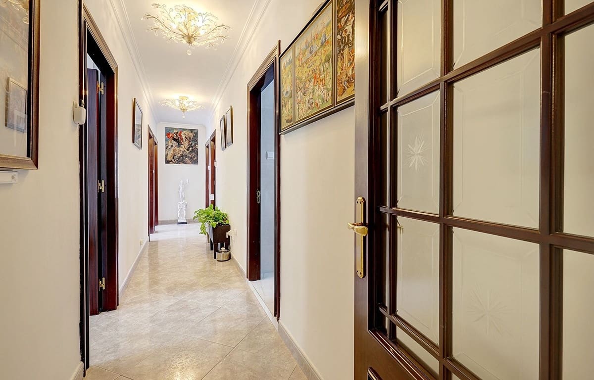 5 bedroom Apartment for sale in Malaga city - € 595,000 (Ref: 8936279)