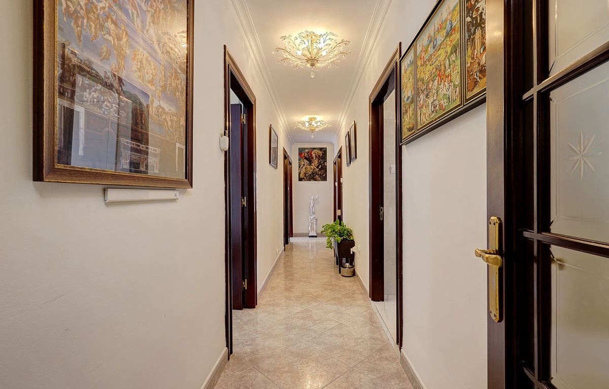 5 bedroom Apartment for sale in Malaga city - € 595,000 (Ref: 8936279)