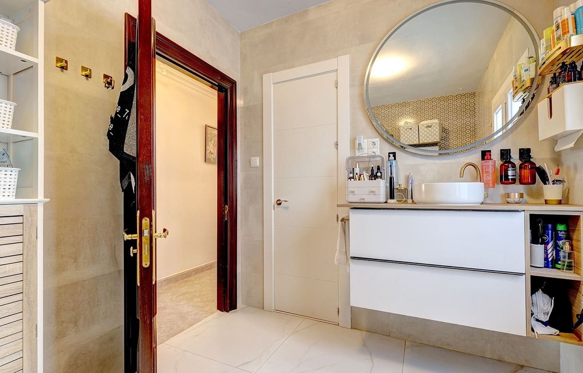 5 bedroom Apartment for sale in Malaga city - € 595,000 (Ref: 8936279)