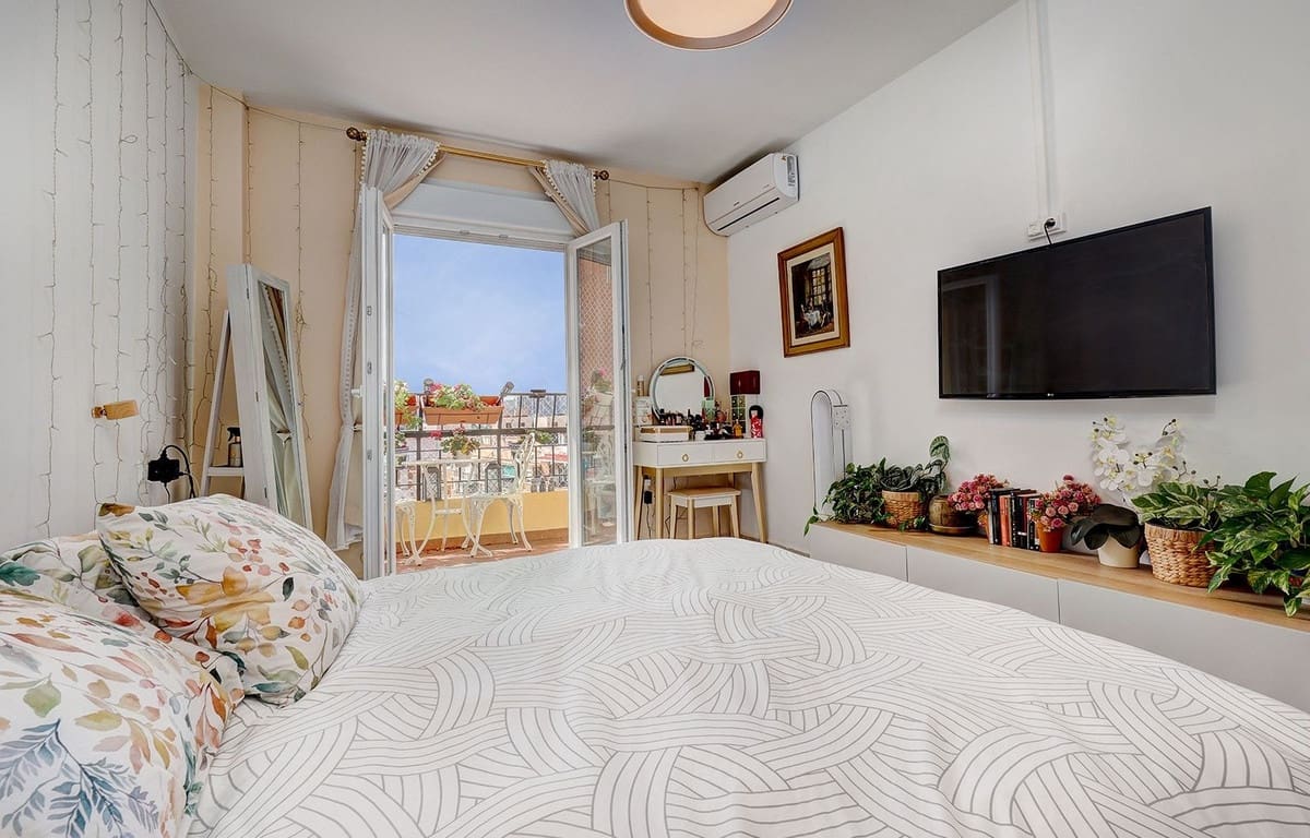 5 bedroom Apartment for sale in Malaga city - € 595,000 (Ref: 8936279)