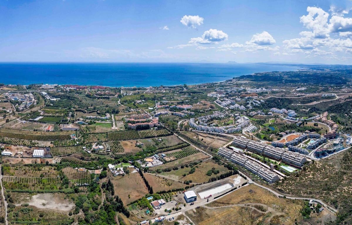 Apartamento de 2 habitaciones en New Golden Mile en venta con piscina garaje - 449.000 € (Ref: 8941892)