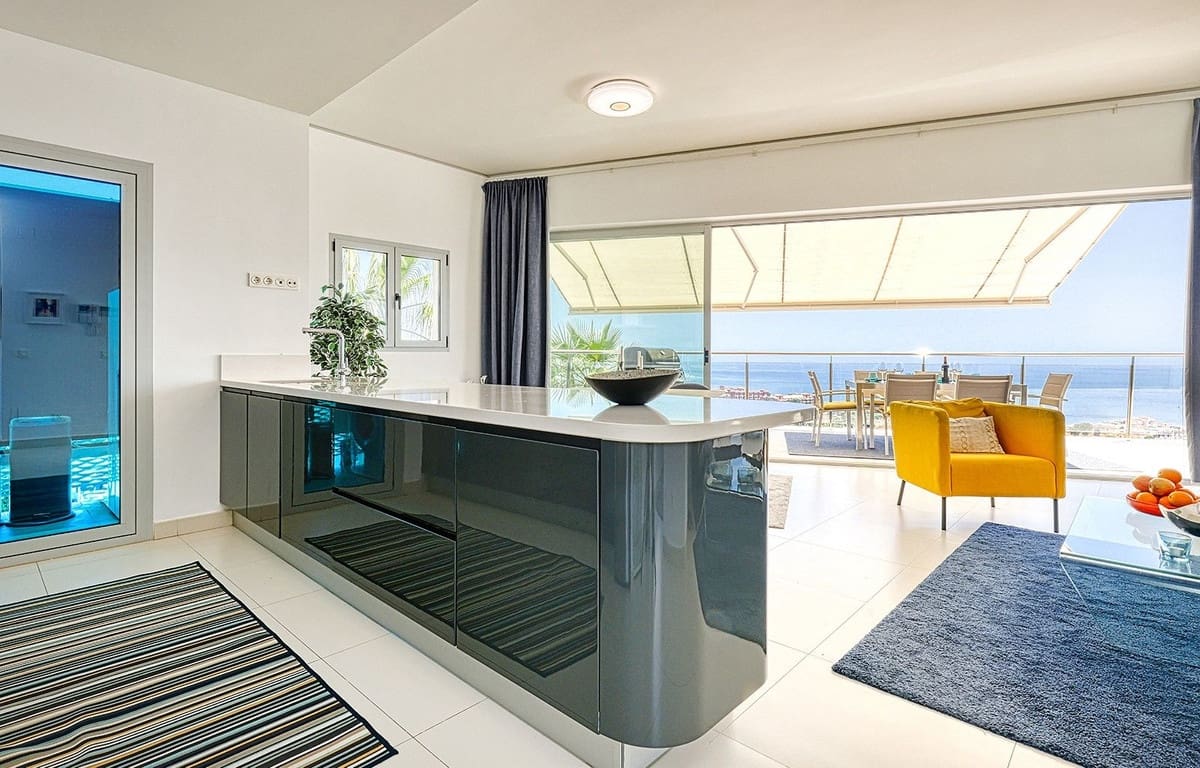 2 bedroom Penthouse for sale in Benalmadena with pool garage - € 899,000 (Ref: 9058359)