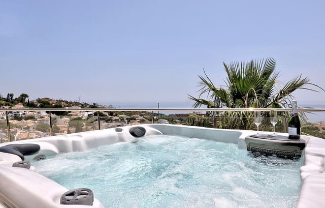 2 soveværelse Penthouse til salg i Benalmádena med swimmingpool garage - € 899.000 (Ref: 9058359)