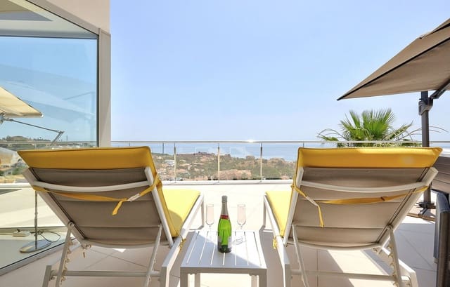 2 soveværelse Penthouse til salg i Benalmádena med swimmingpool garage - € 899.000 (Ref: 9058359)