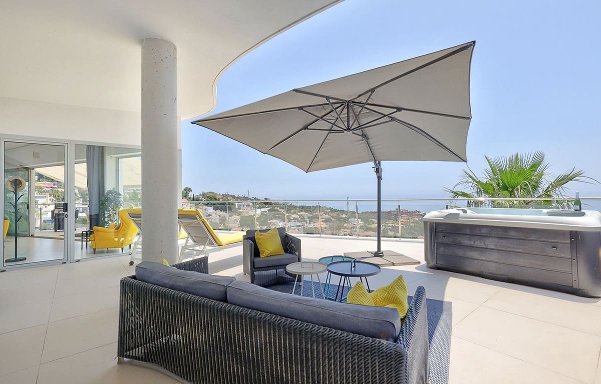 2 bedroom Penthouse for sale in Benalmadena with pool garage - € 899,000 (Ref: 9058359)