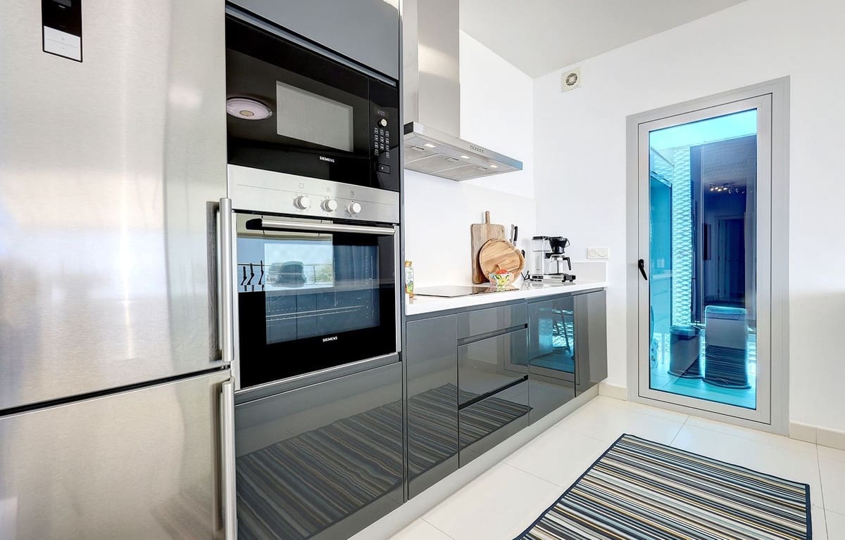2 bedroom Penthouse for sale in Benalmadena with pool garage - € 899,000 (Ref: 9058359)