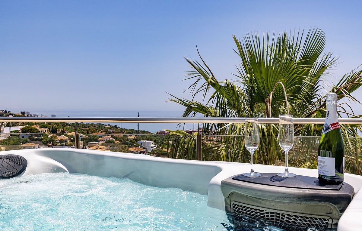 2 bedroom Penthouse for sale in Benalmadena with pool garage - € 899,000 (Ref: 9058359)