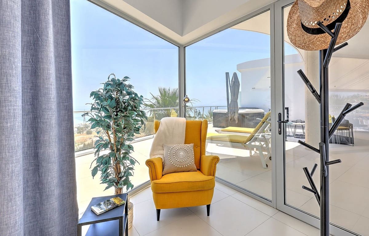 2 bedroom Penthouse for sale in Benalmadena with pool garage - € 899,000 (Ref: 9058359)