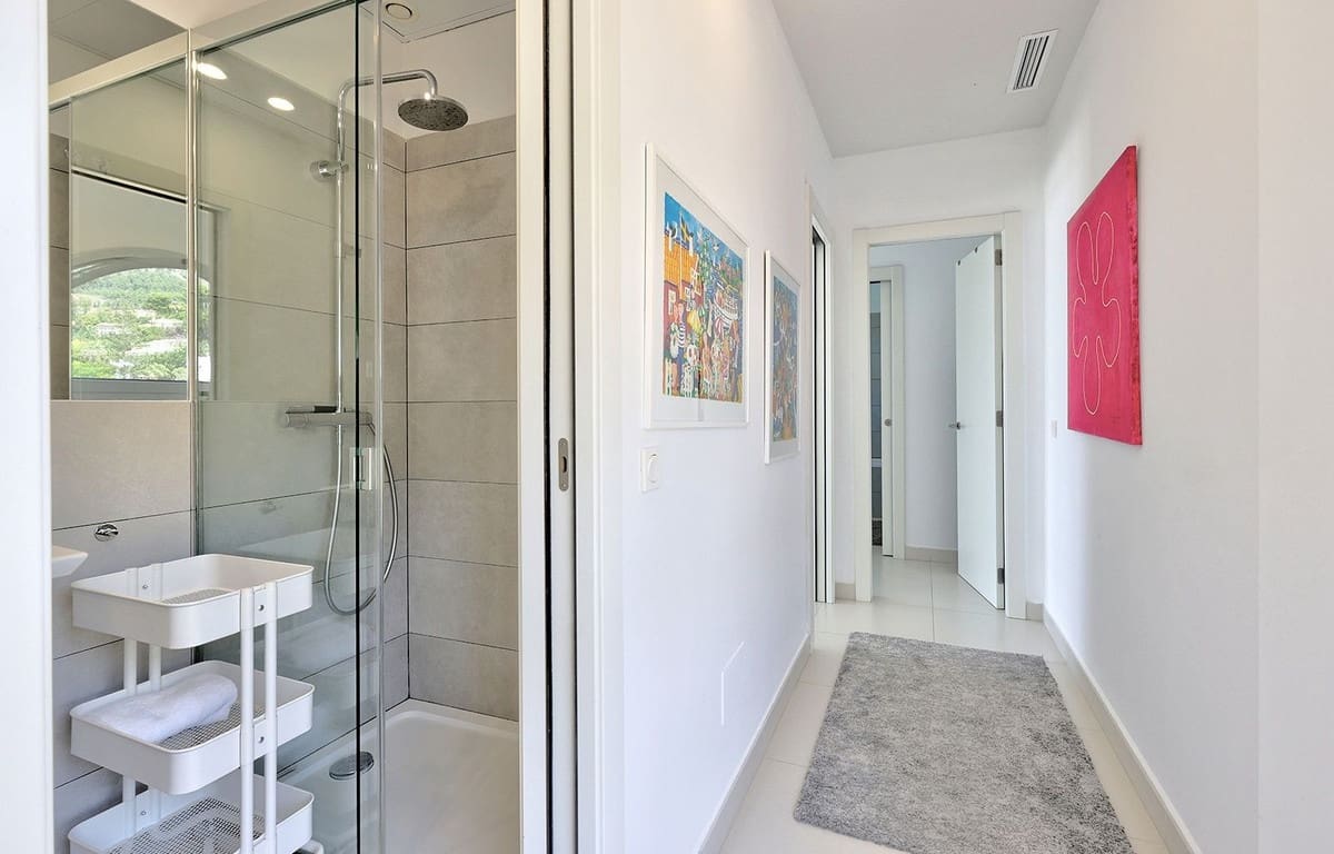 2 bedroom Penthouse for sale in Benalmadena with pool garage - € 899,000 (Ref: 9058359)