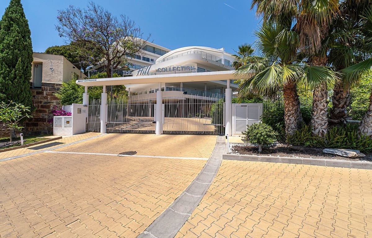 2 bedroom Penthouse for sale in Benalmadena with pool garage - € 899,000 (Ref: 9058359)