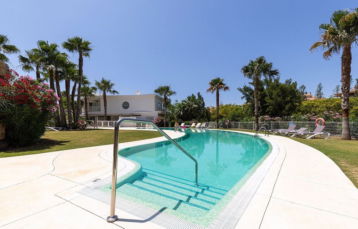 2 bedroom Penthouse for sale in Benalmadena with pool garage - € 899,000 (Ref: 9058359)