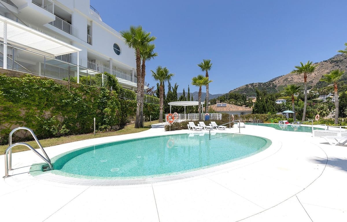 2 bedroom Penthouse for sale in Benalmadena with pool garage - € 899,000 (Ref: 9058359)