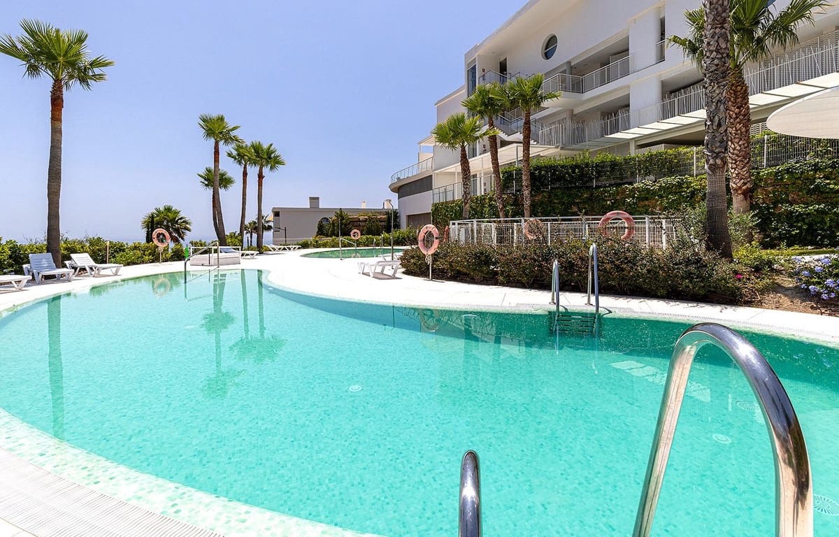2 bedroom Penthouse for sale in Benalmadena with pool garage - € 899,000 (Ref: 9058359)