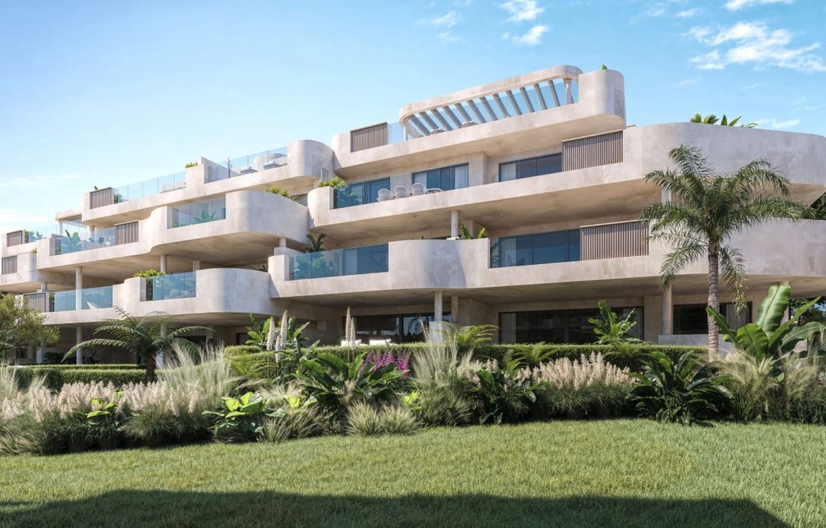 3 bedroom Apartment for sale in Estepona with pool garage - € 695,000 (Ref: 9064151)