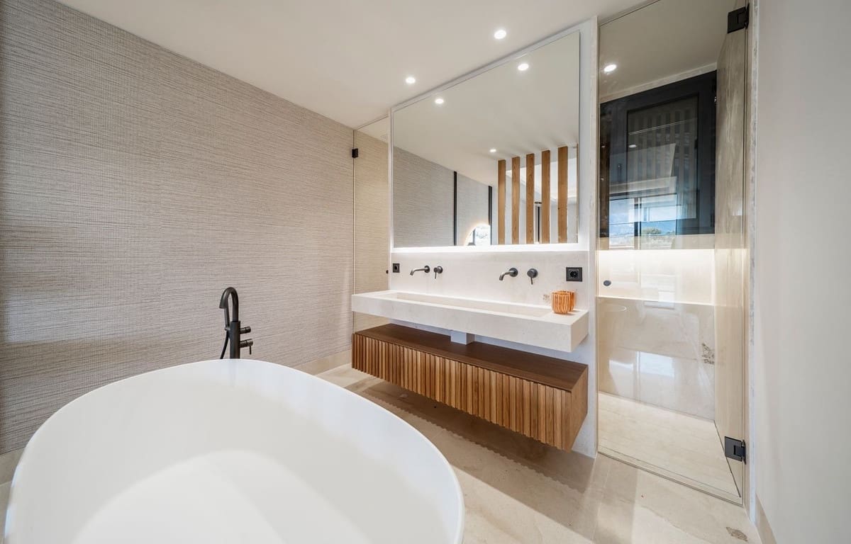 2 bedroom Apartment for sale in Nueva Andalucia with pool garage - € 1,176,270 (Ref: 9160021)