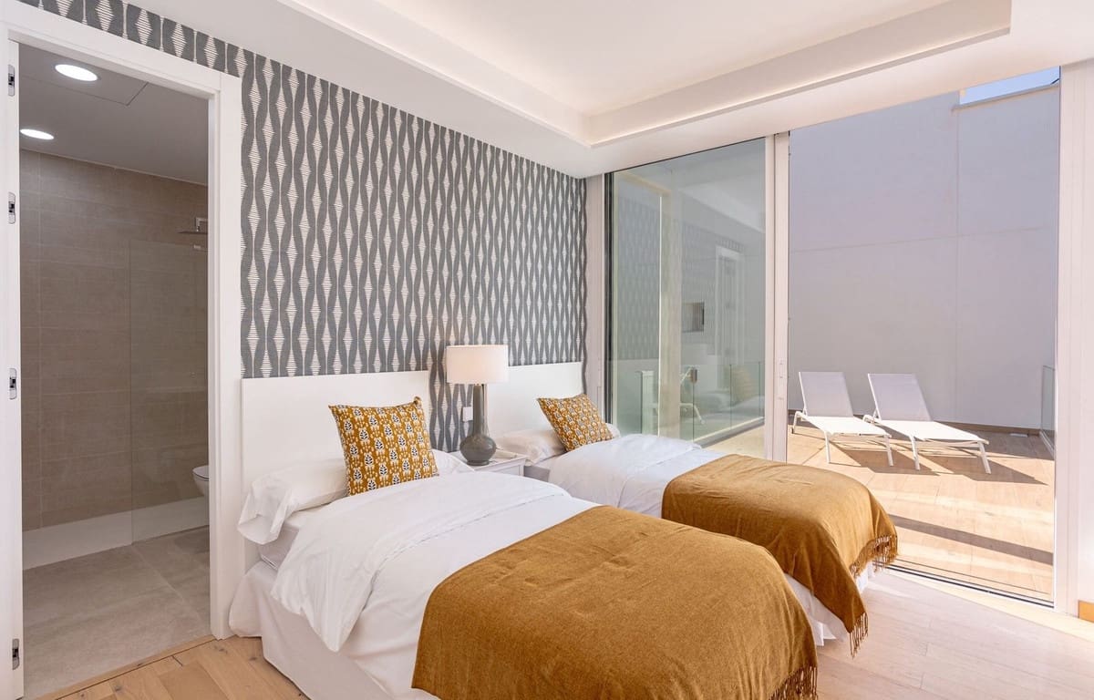 4 soveværelse Villa til salg i Marbella med swimmingpool garage - € 1.890.000 (Ref: 9332674)