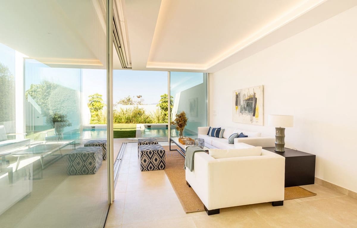 4 sovrum Villa till salu i Marbella med pool garage - 1 890 000 € (Ref: 9332674)