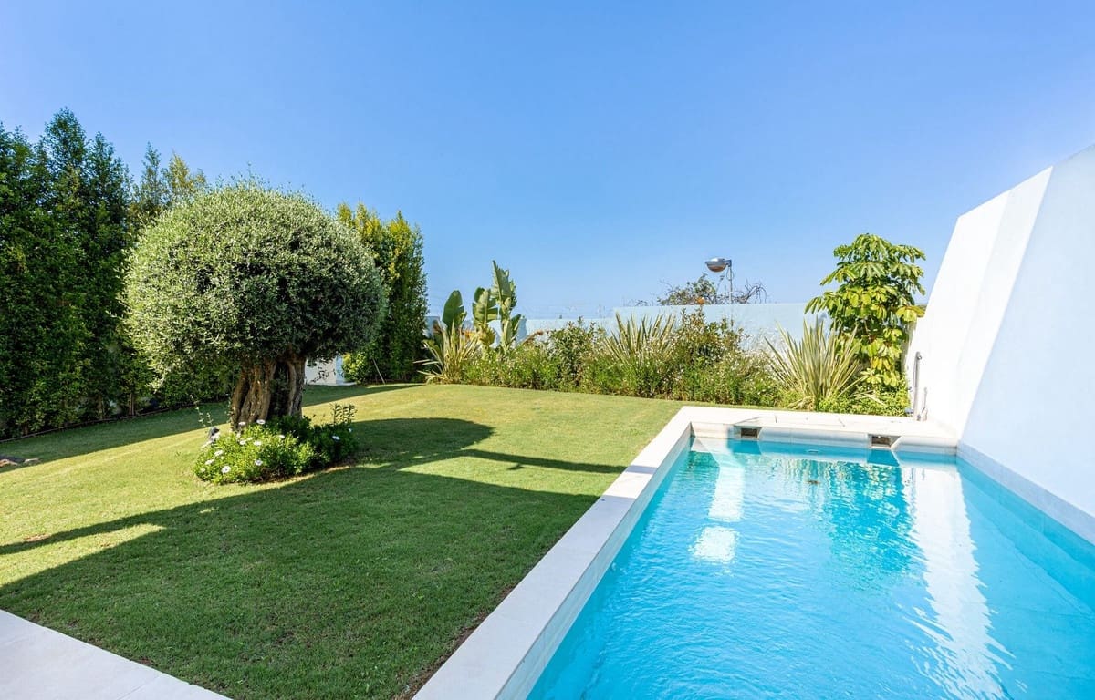 4 sovrum Villa till salu i Marbella med pool garage - 1 890 000 € (Ref: 9332674)