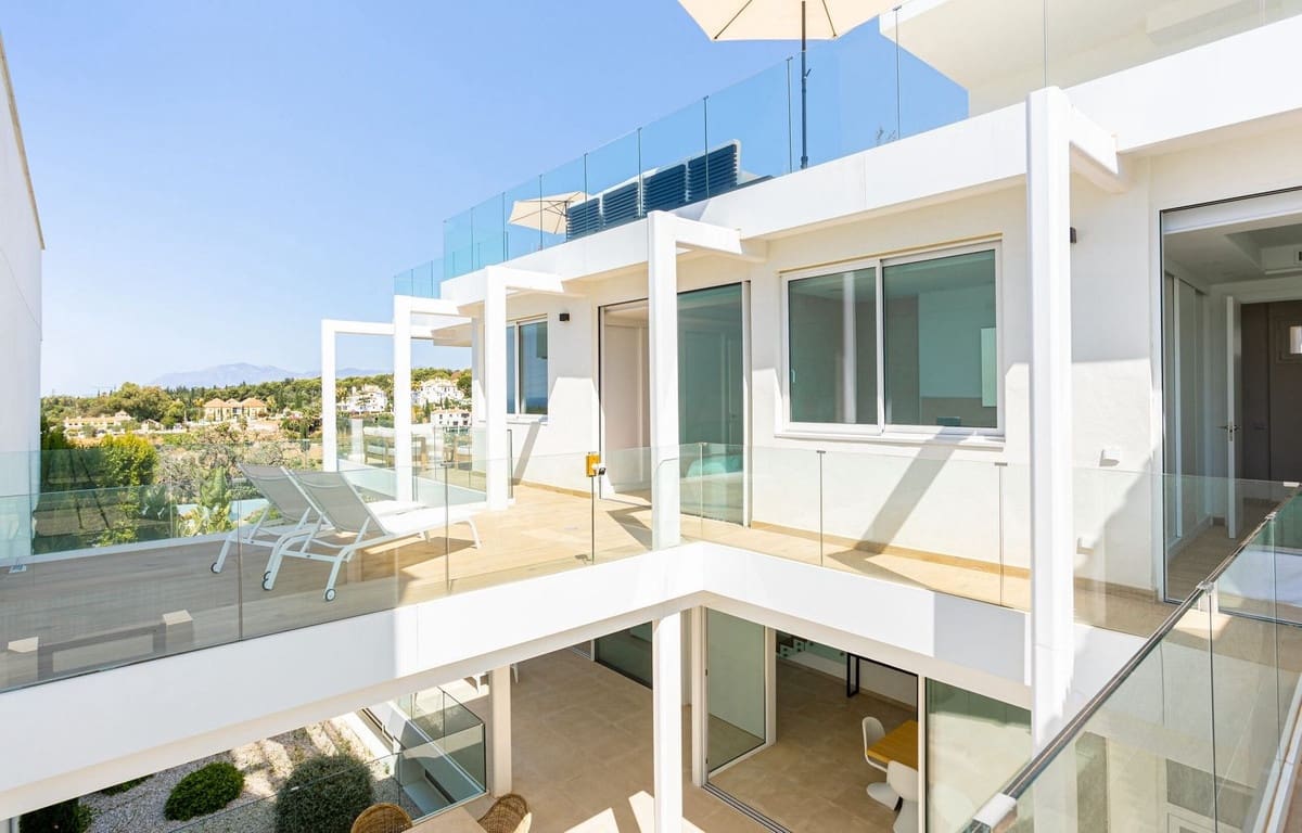 4 sovrum Villa till salu i Marbella med pool garage - 1 890 000 € (Ref: 9332674)