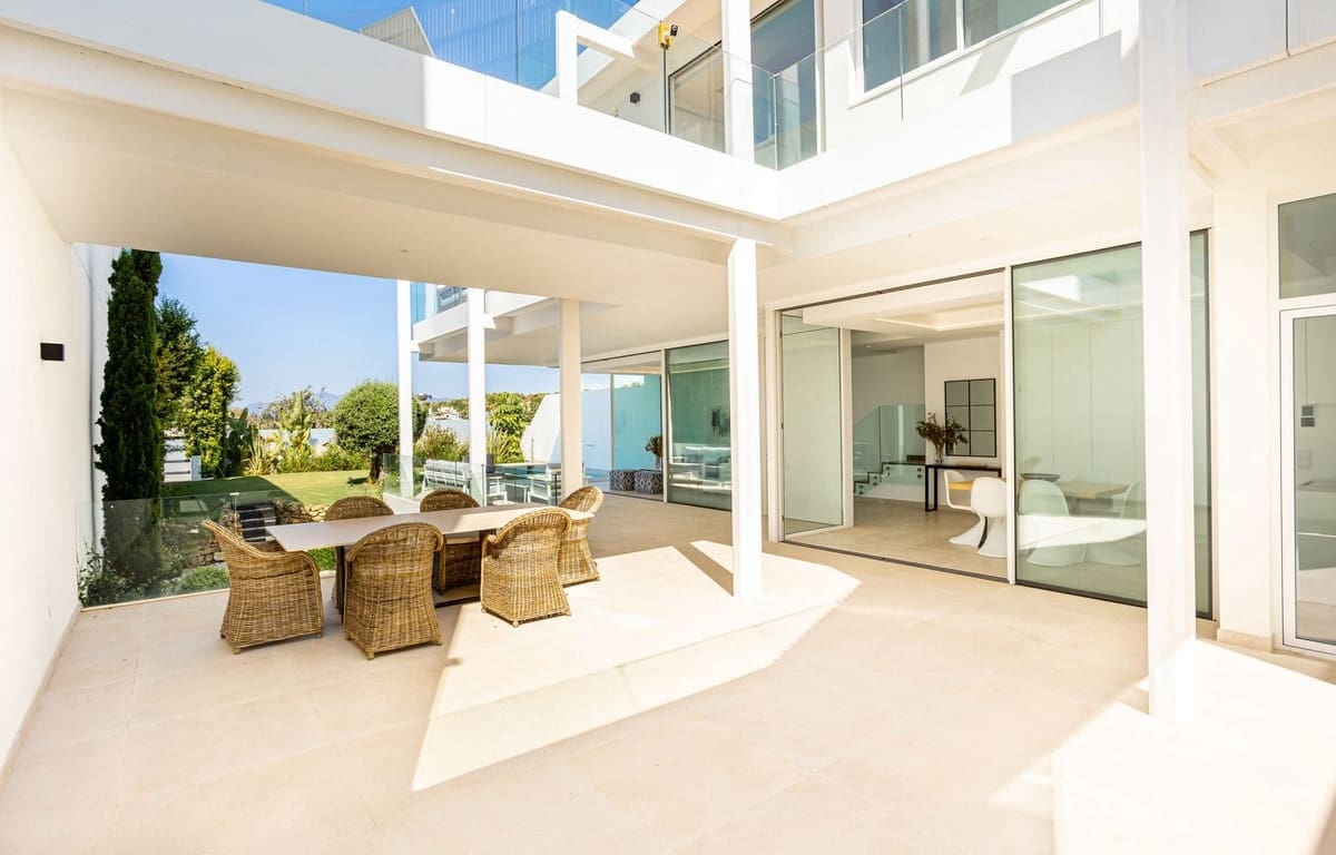 4 sovrum Villa till salu i Marbella med pool garage - 1 890 000 € (Ref: 9332674)