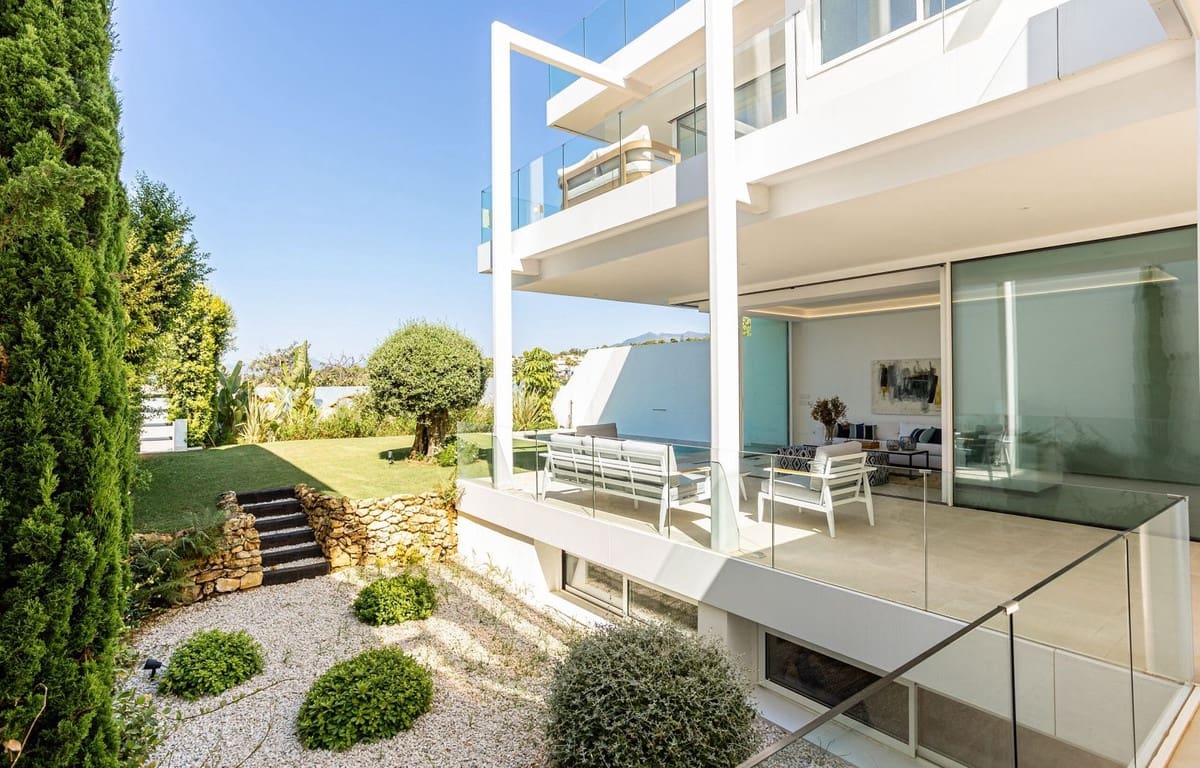 4 sovrum Villa till salu i Marbella med pool garage - 1 890 000 € (Ref: 9332674)