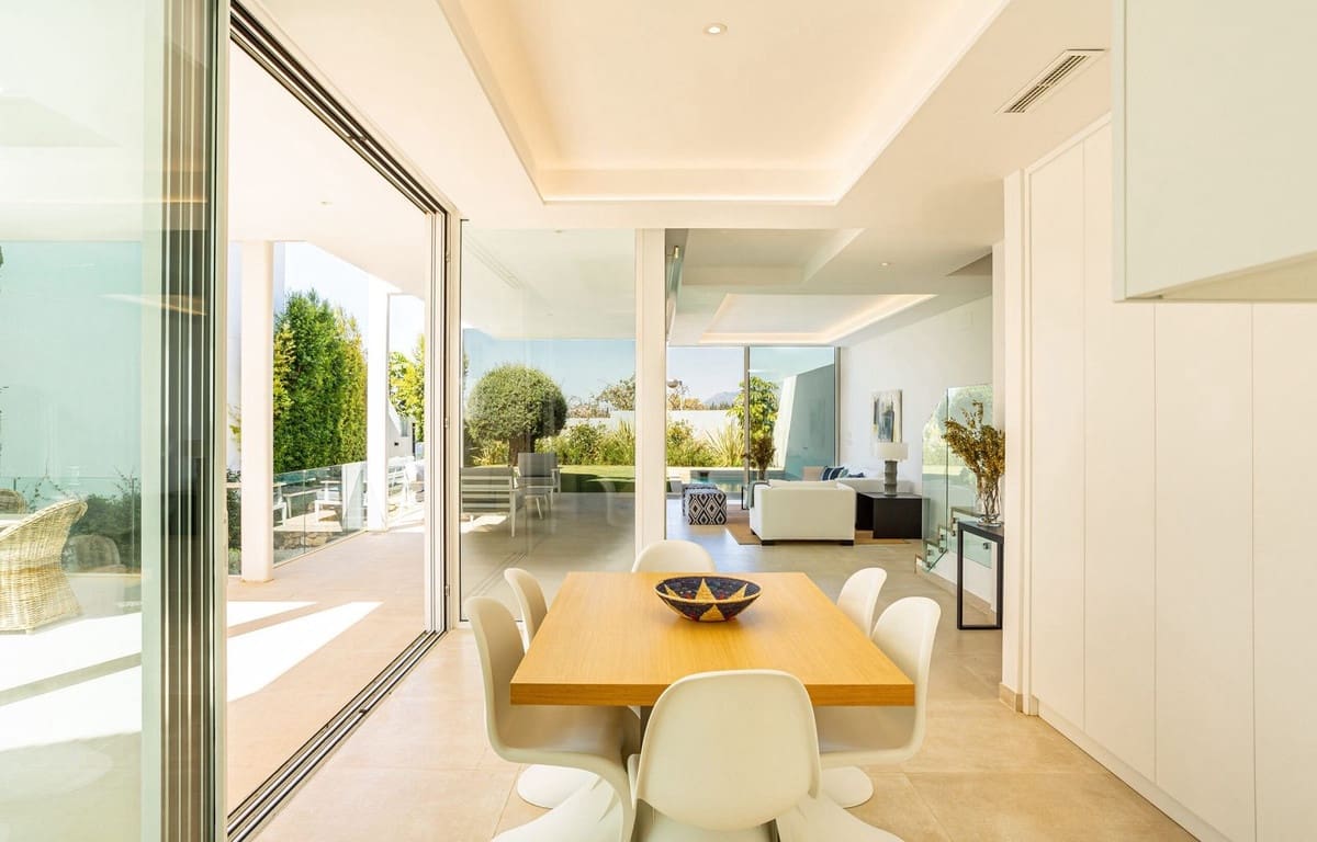 4 sovrum Villa till salu i Marbella med pool garage - 1 890 000 € (Ref: 9332674)