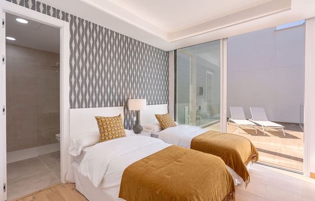 4 slaapkamer Villa te koop in Marbella met zwembad garage - € 1.890.000 (Ref: 9332674)