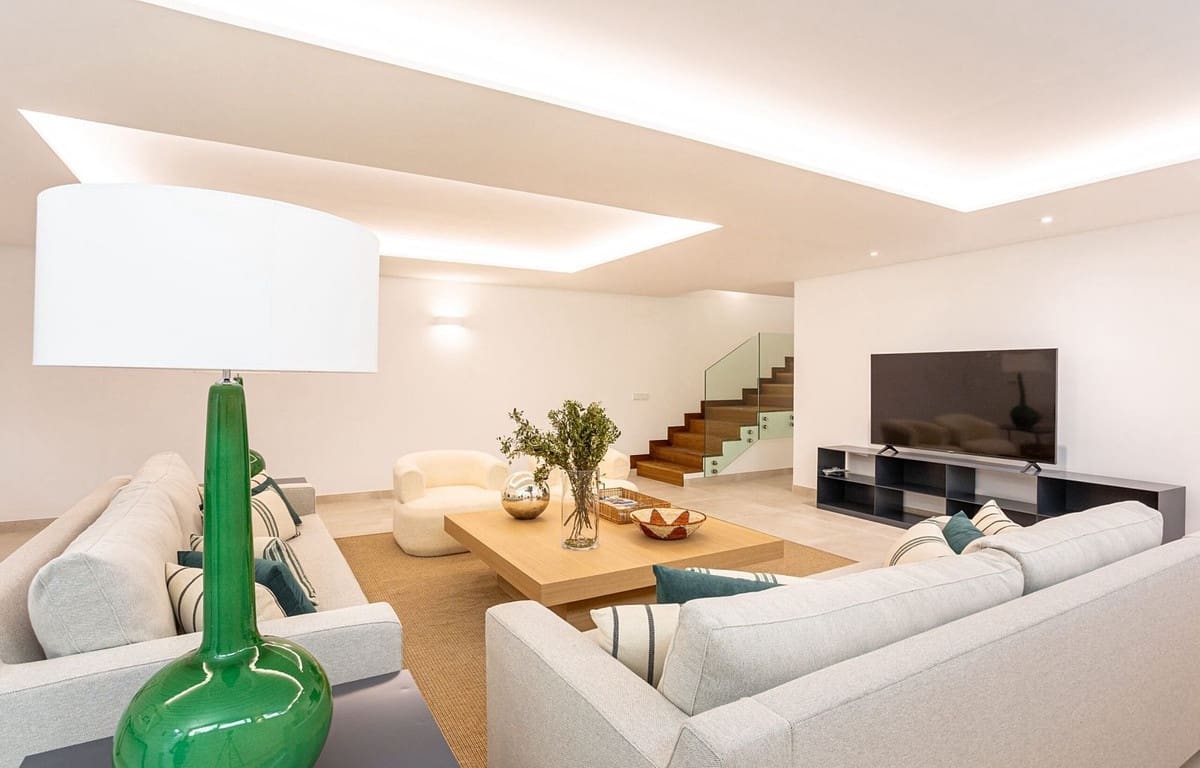 4 sovrum Villa till salu i Marbella med pool garage - 1 890 000 € (Ref: 9332674)