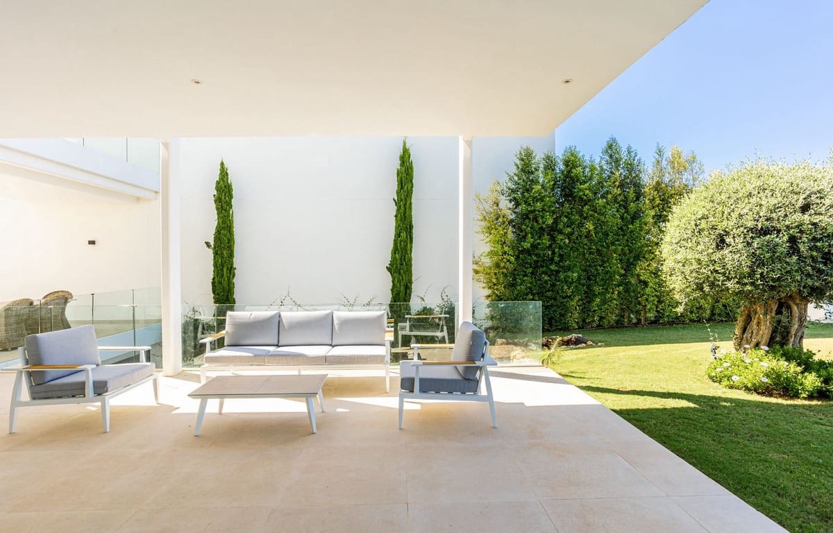 4 sovrum Villa till salu i Marbella med pool garage - 1 890 000 € (Ref: 9332674)