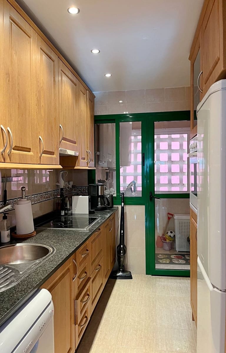 Apartamento de 2 habitaciones en Fuengirola en venta con piscina garaje - 289.000 € (Ref: 9345735)