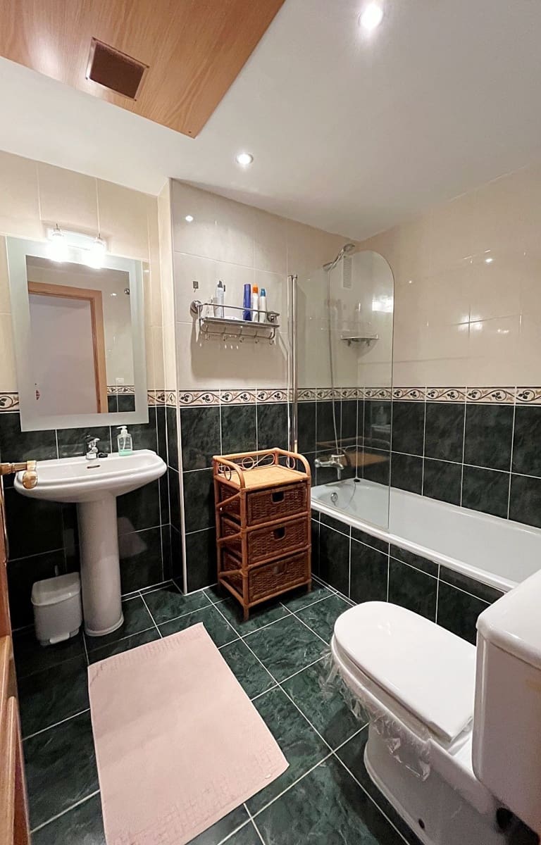 Apartamento de 2 habitaciones en Fuengirola en venta con piscina garaje - 289.000 € (Ref: 9345735)