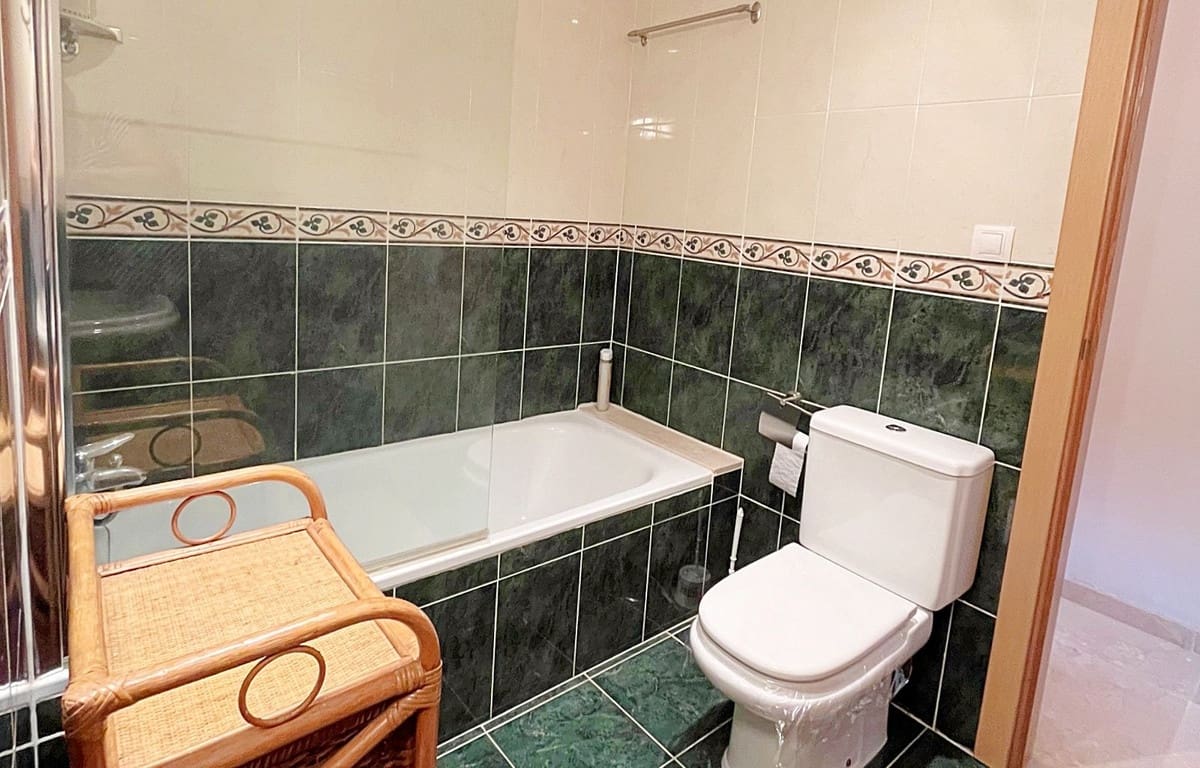 Apartamento de 2 habitaciones en Fuengirola en venta con piscina garaje - 289.000 € (Ref: 9345735)